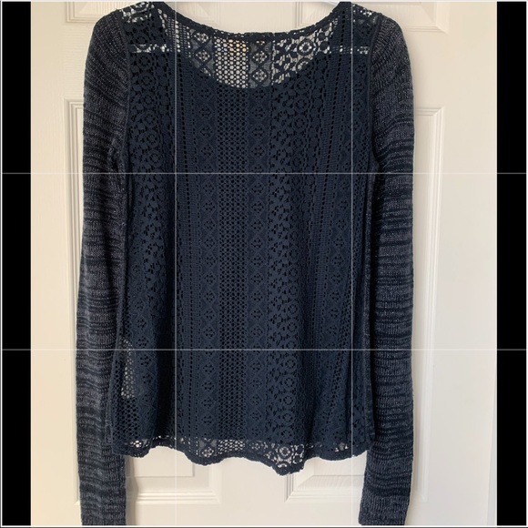NWT! Hollister Sweater Size S - Picture 3 of 3